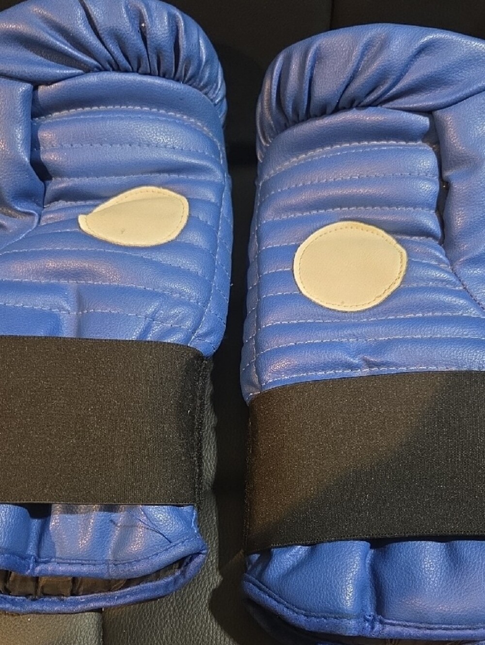 Boxing GLOVES - Picture 4 of 6